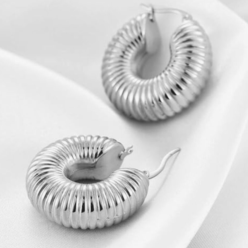 14k Gold Earrings Elegant Chunky Hoops - Lightweight - Picture 5 of 11